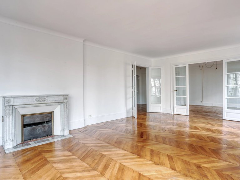 Apartment for Sale in 16th (trocadéro - Etoile - Passy), Golden Triangle - Trocadéro (8th - 16th) 2