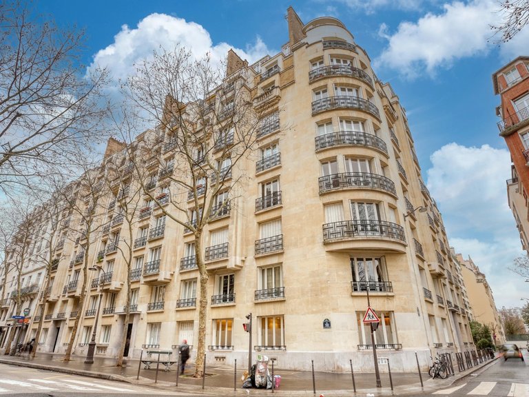 Apartment for Sale in 16th (trocadéro - Etoile - Passy), Golden Triangle - Trocadéro (8th - 16th) 13
