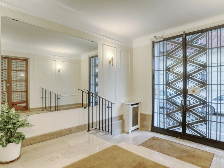 Apartment for Sale in 16th (trocadéro - Etoile - Passy), Golden Triangle - Trocadéro (8th - 16th) 14