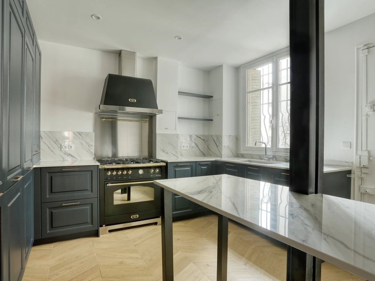 Apartment for Sale in 16th (trocadéro - Etoile - Passy), Golden Triangle - Trocadéro (8th - 16th) 7