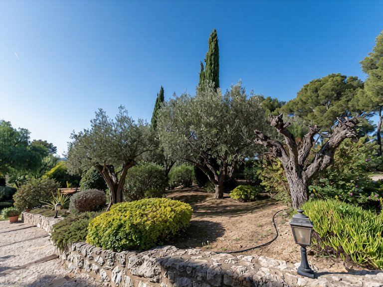 Villa for Sale in La Cadiere D Azur, Provence Coast (cassis To Cavalaire) 14