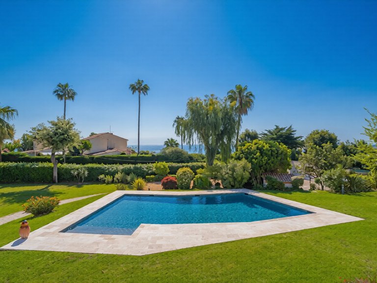 Villa for Sale in Cannes, Cannes Area 1