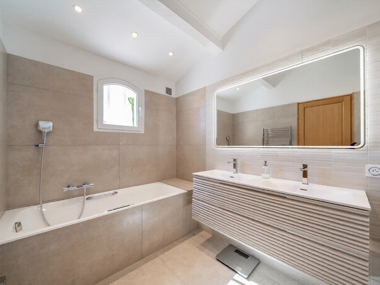 Villa for Sale in Cannes, Cannes Area 6
