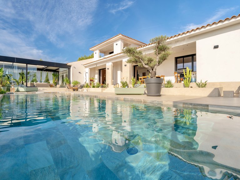 Villa for Sale in La Cadiere D Azur, Provence Coast (cassis To Cavalaire) 2