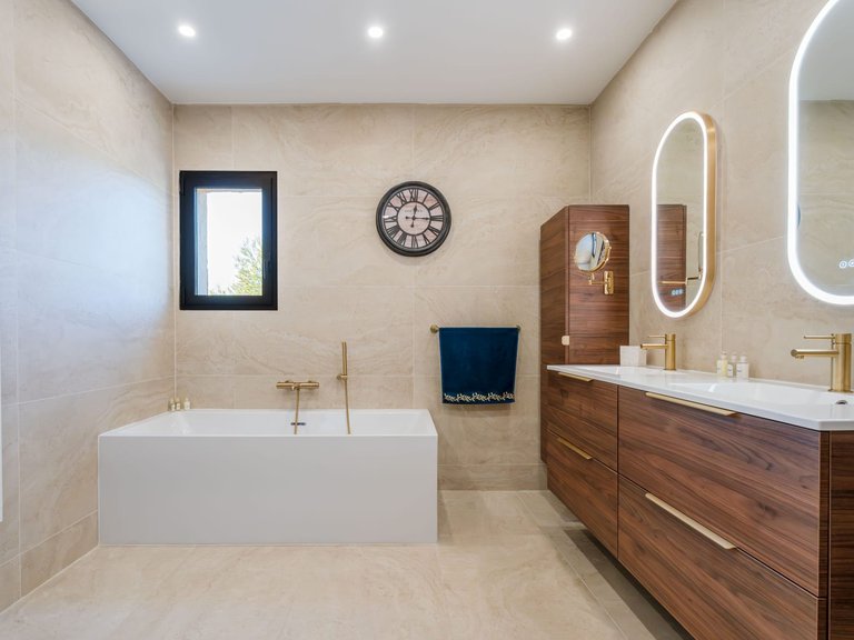 Villa for Sale in La Cadiere D Azur, Provence Coast (cassis To Cavalaire) 8