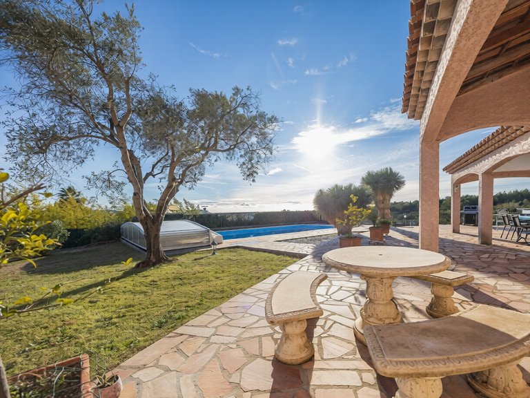 Villa for Sale in La Cadiere D Azur, Provence Coast (cassis To Cavalaire) 9