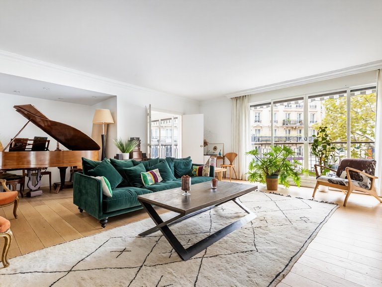 Apartment for Sale in 16th (trocadéro - Etoile - Passy), Golden Triangle - Trocadéro (8th - 16th) 1