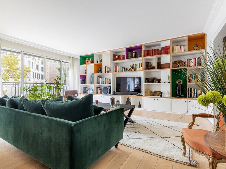 Apartment for Sale in 16th (trocadéro - Etoile - Passy), Golden Triangle - Trocadéro (8th - 16th) 2