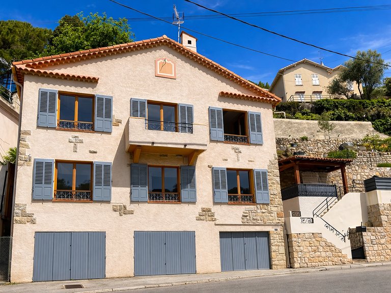 Villa for Sale in Grasse, Mougins, Valbonne, Grasse Area 1