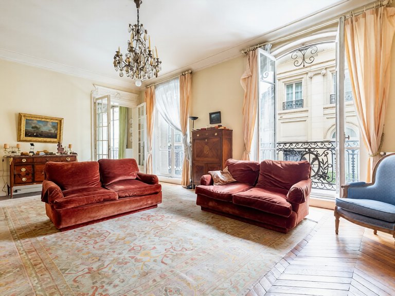 Apartment for Sale in 16th (trocadéro - Etoile - Passy), Golden Triangle - Trocadéro (8th - 16th) 1
