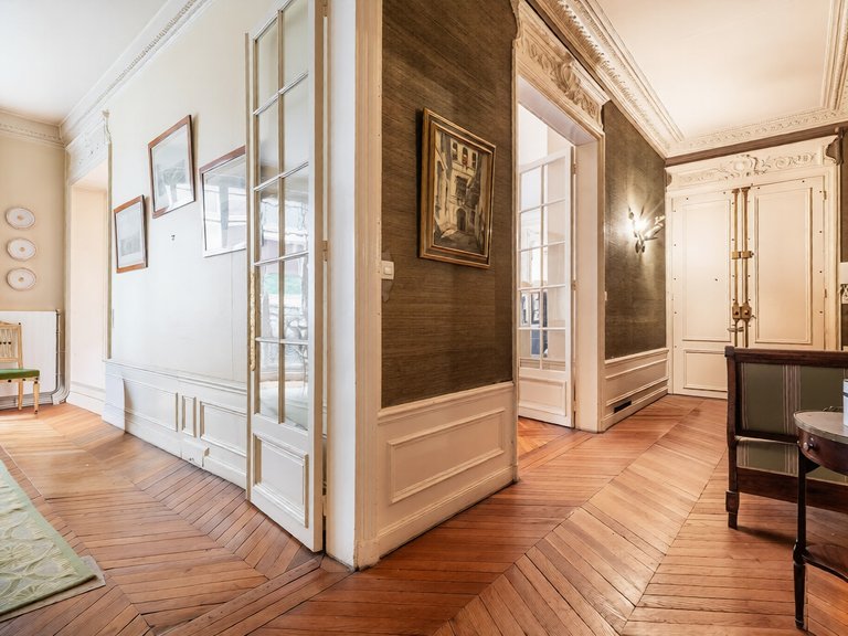 Apartment for Sale in 16th (trocadéro - Etoile - Passy), Golden Triangle - Trocadéro (8th - 16th) 6