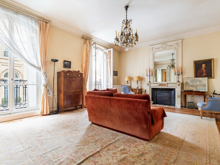 Apartment for Sale in 16th (trocadéro - Etoile - Passy), Golden Triangle - Trocadéro (8th - 16th) 2