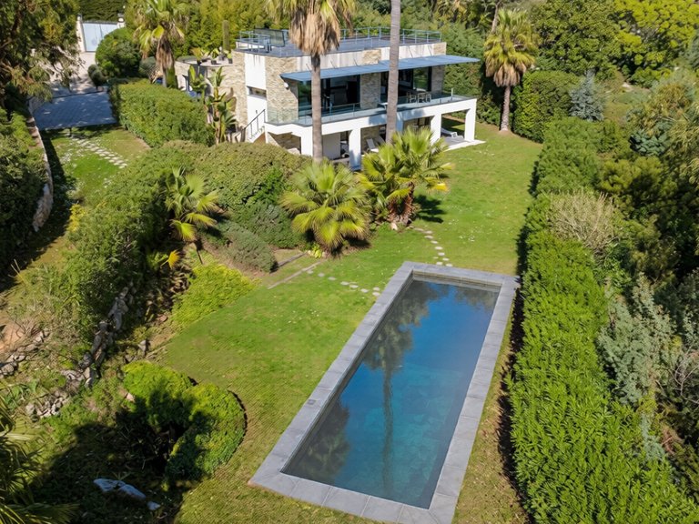 Villa for Sale in Cannes, Cannes Area 2