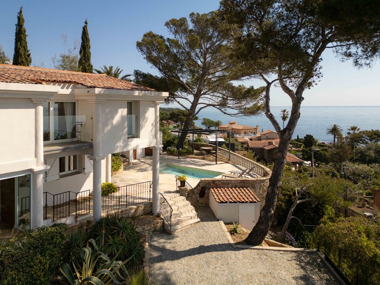Villa for Sale in Les Issambres, St Raphaël, Ste Maxime Area 9