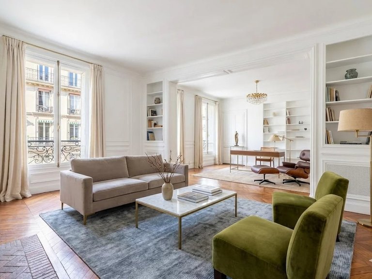 Apartment for Sale in 7th (invalides, Eiffel Tower, Orsay), Paris Left Bank (5th,6th & 7th ) 1