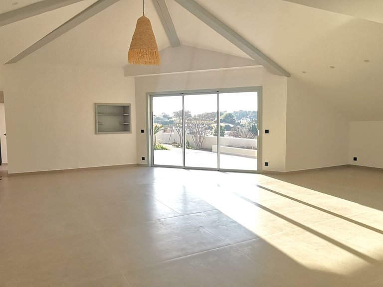 Villa for Sale in Cassis, Provence Coast (cassis To Cavalaire) 3