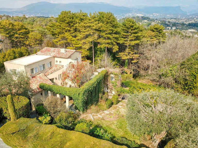 Villa for Sale in Mouans Sartoux, Mougins, Valbonne, Grasse Area 1