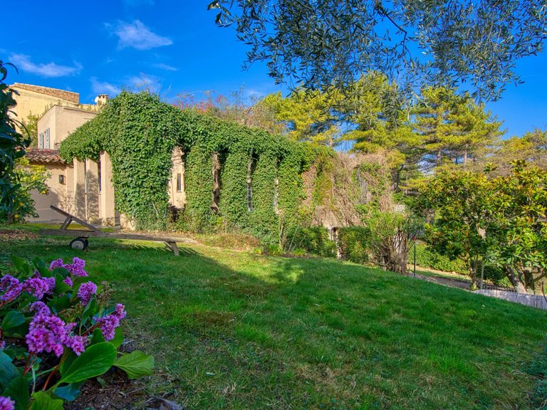 Villa for Sale in Mouans Sartoux, Mougins, Valbonne, Grasse Area 2