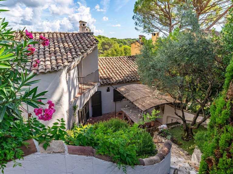 Villa for Sale in Mouans Sartoux, Mougins, Valbonne, Grasse Area 1