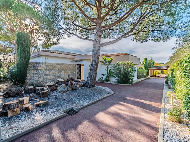 Villa for Sale in Mougins, Mougins, Valbonne, Grasse Area 1
