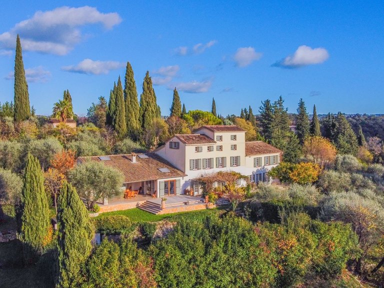 Villa for Sale in Grasse, Mougins, Valbonne, Grasse Area 1