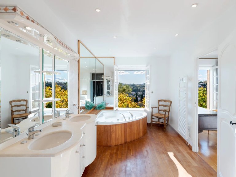Villa for Sale in Grasse, Mougins, Valbonne, Grasse Area 6