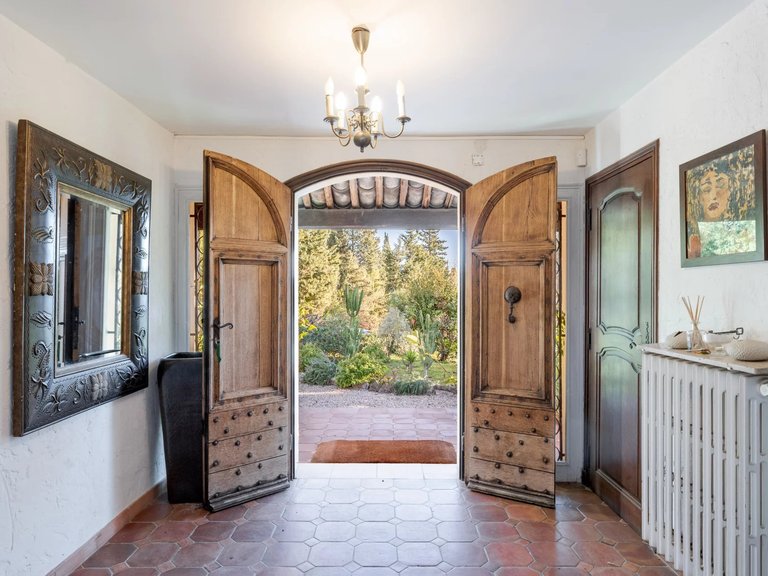 Villa for Sale in Grasse, Mougins, Valbonne, Grasse Area 9
