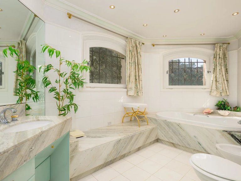 Villa for Sale in Mougins, Mougins, Valbonne, Grasse Area 10