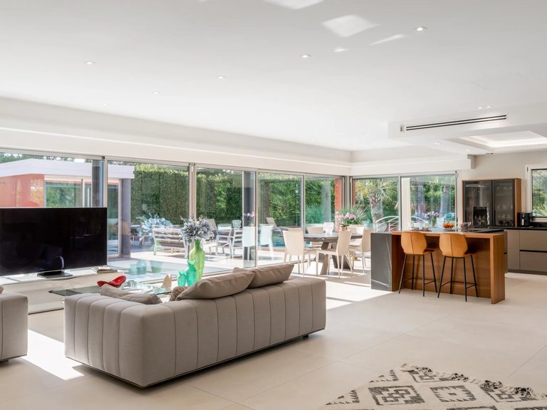 Villa for Sale in Mougins, Mougins, Valbonne, Grasse Area 12
