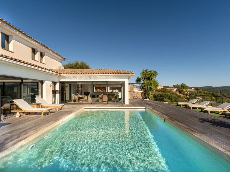 Villa for Sale in Mandelieu La Napoule, Cannes Area 2