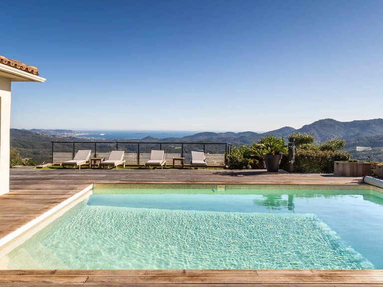 Villa for Sale in Mandelieu La Napoule, Cannes Area 3