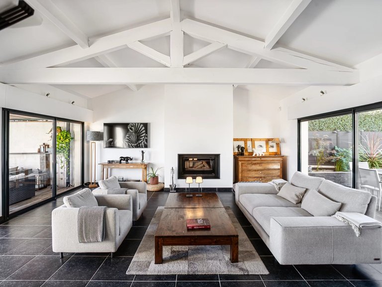 Villa for Sale in Mandelieu La Napoule, Cannes Area 6