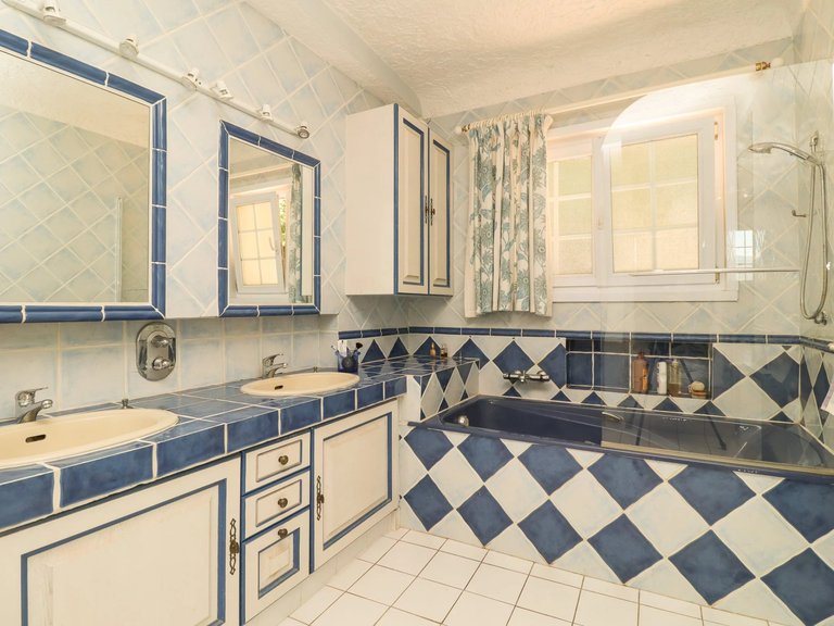 Villa for Sale in Fayence, Var Countryside (fayence, Lorgues, Cotignac) 18