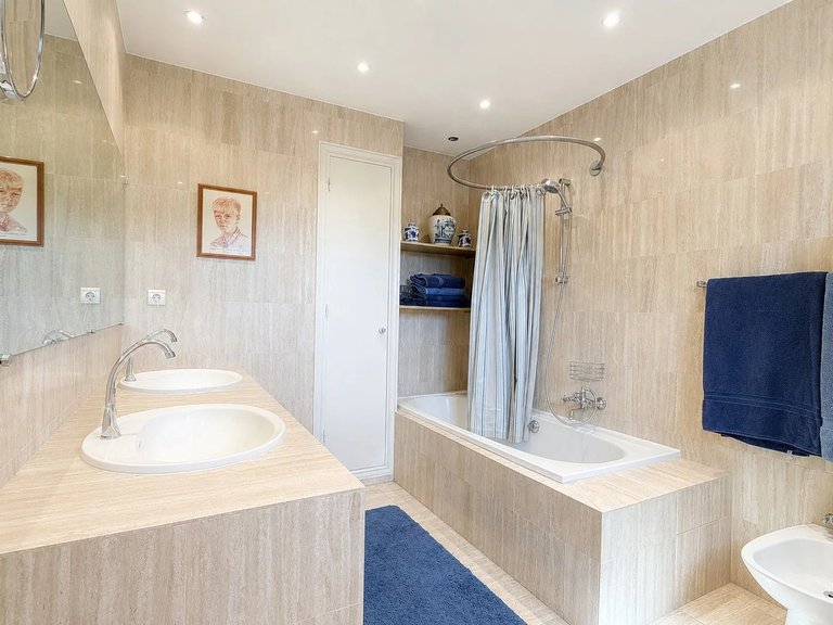 Villa for Sale in Valbonne, Mougins, Valbonne, Grasse Area 13