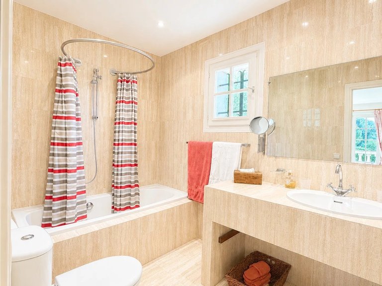 Villa for Sale in Valbonne, Mougins, Valbonne, Grasse Area 20