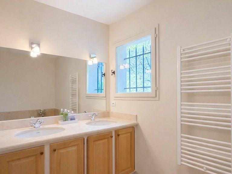 Villa for Sale in Fayence, Var Countryside (fayence, Lorgues, Cotignac) 16