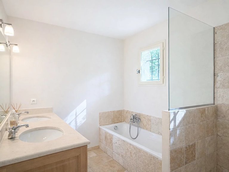 Villa for Sale in Fayence, Var Countryside (fayence, Lorgues, Cotignac) 20