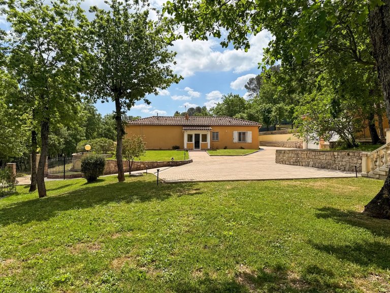 Villa for Sale in Fayence, Var Countryside (fayence, Lorgues, Cotignac) 3