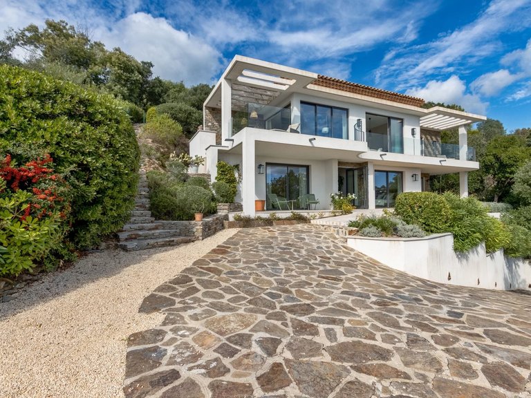 Villa for Sale in La Croix Valmer, St. Tropez, Grimaud Area 4