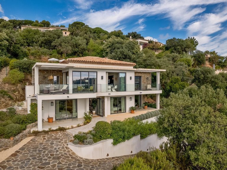 Villa for Sale in La Croix Valmer, St. Tropez, Grimaud Area 9