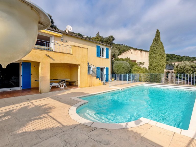 Villa for Sale in Cavalaire Sur Mer, Provence Coast (cassis To Cavalaire) 13