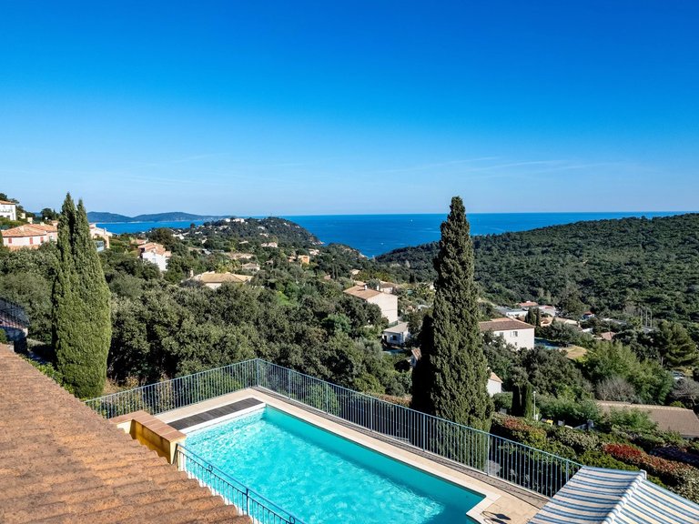 Villa for Sale in Cavalaire Sur Mer, Provence Coast (cassis To Cavalaire) 20