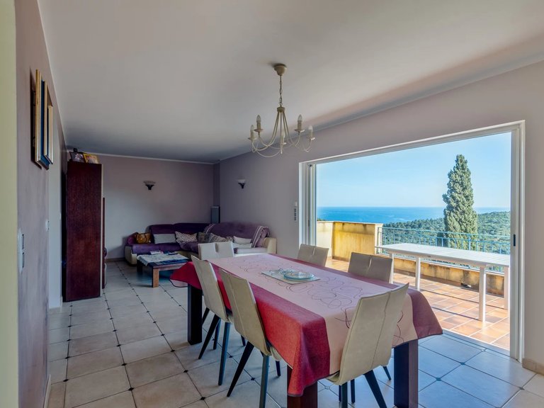 Villa for Sale in Cavalaire Sur Mer, Provence Coast (cassis To Cavalaire) 5