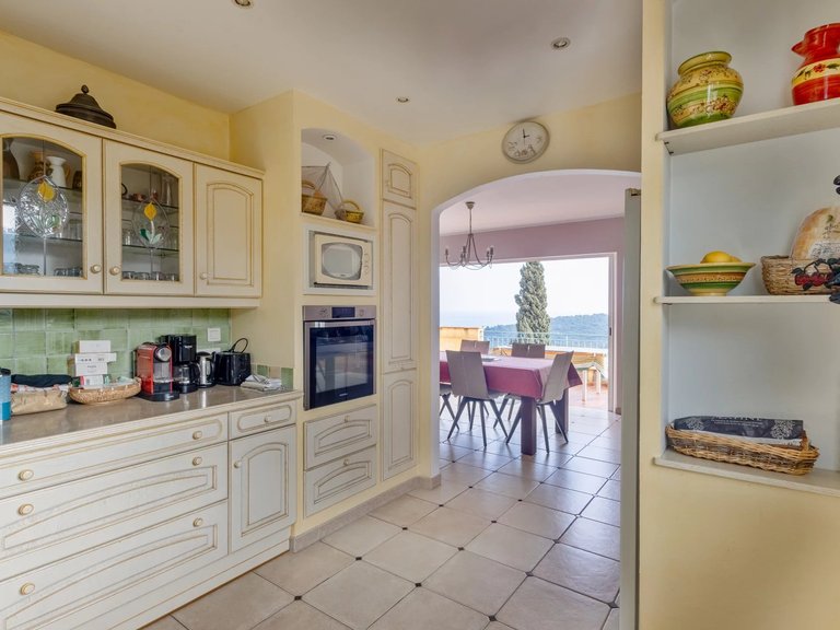 Villa for Sale in Cavalaire Sur Mer, Provence Coast (cassis To Cavalaire) 7