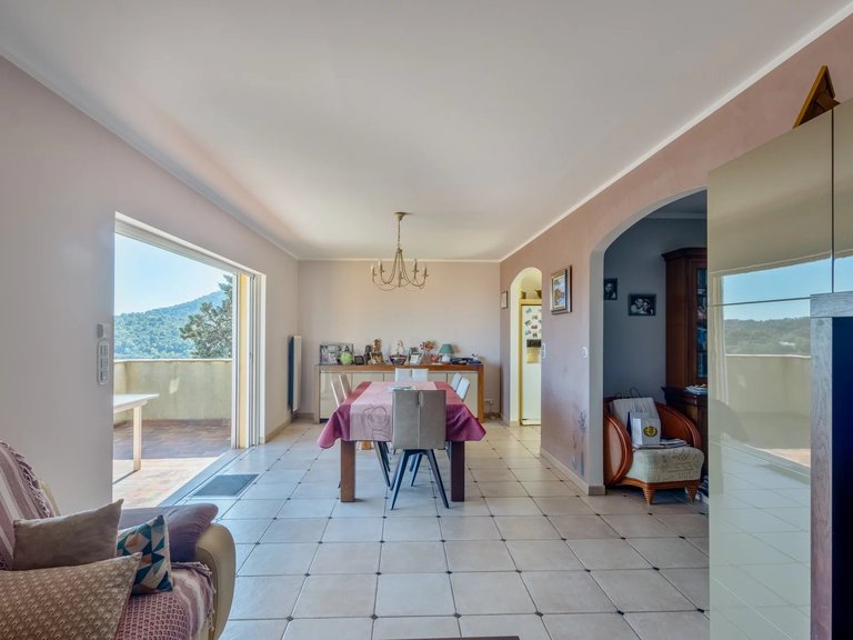 Villa for Sale in Cavalaire Sur Mer, Provence Coast (cassis To Cavalaire) 8