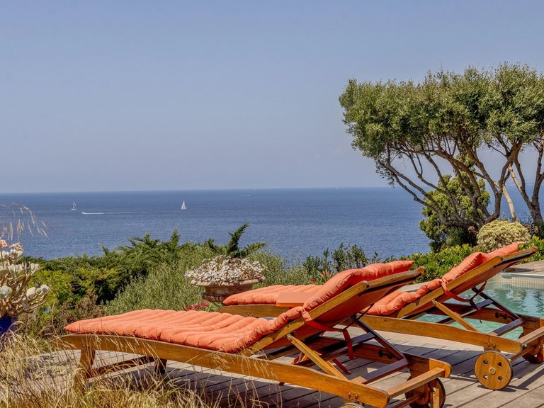 Villa for Sale in Ile Du Levant, Provence Coast (cassis To Cavalaire) 1