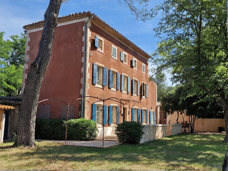 Villa for Sale in Oppede, The Luberon / Vaucluse 1