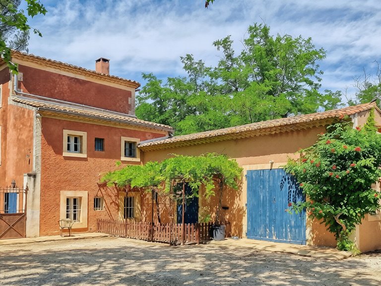 Villa for Sale in Oppede, The Luberon / Vaucluse 16
