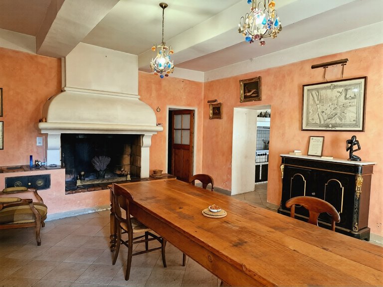 Villa for Sale in Oppede, The Luberon / Vaucluse 18