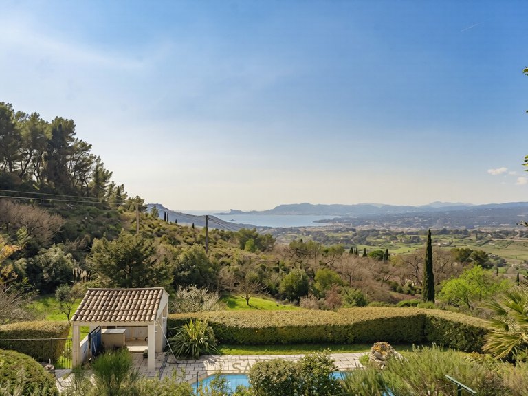 Villa for Sale in La Cadiere D Azur, Provence Coast (cassis To Cavalaire) 1